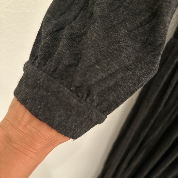 Dark grey maxi dress with V-neckline and long sleeves. Stretchy with movement - Picture 9 of 9